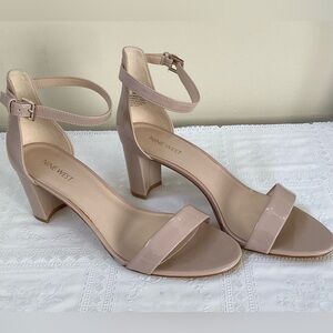 Nine West Pruce Round Toe Nude Patent Leather Sandals Size 11 M